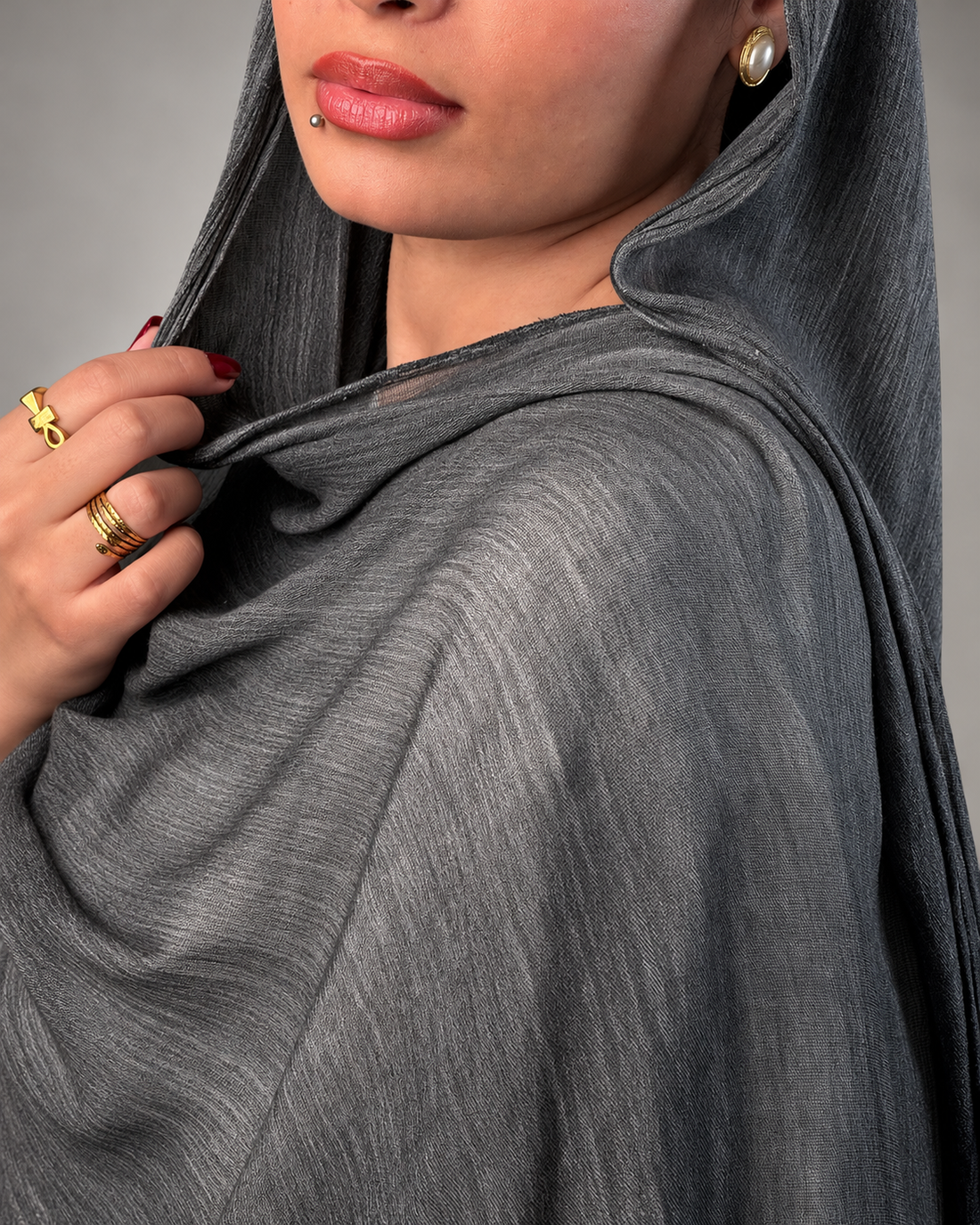Ruffled scarf- Dark gray
