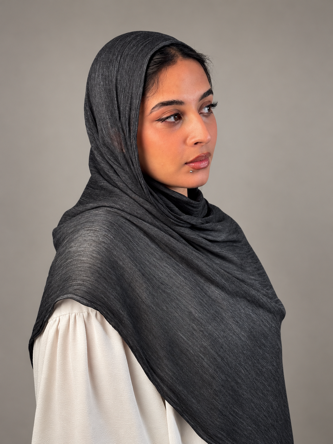 Ruffled scarf - Dark gray 2