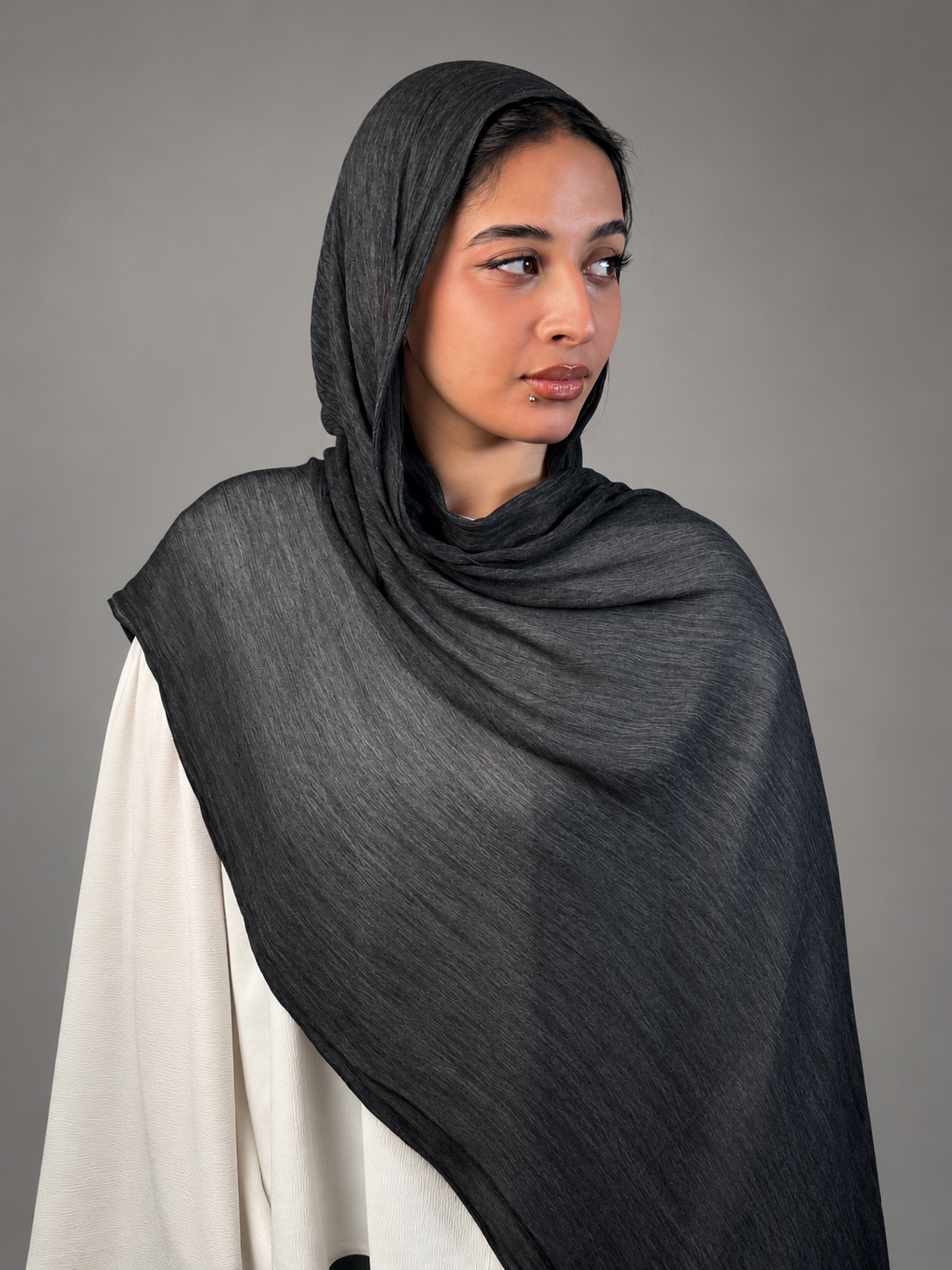 Ruffled scarf - Dark gray 2