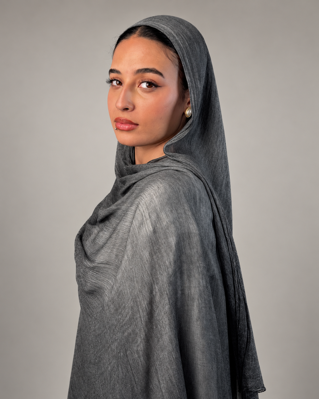 Ruffled scarf- Dark gray