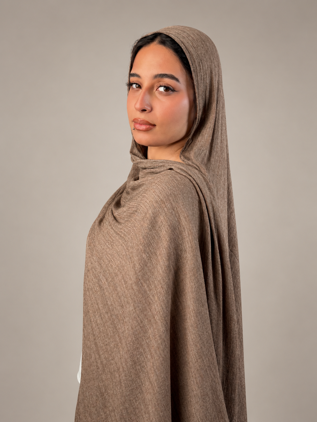 Ruffled scarf-lightbrown
