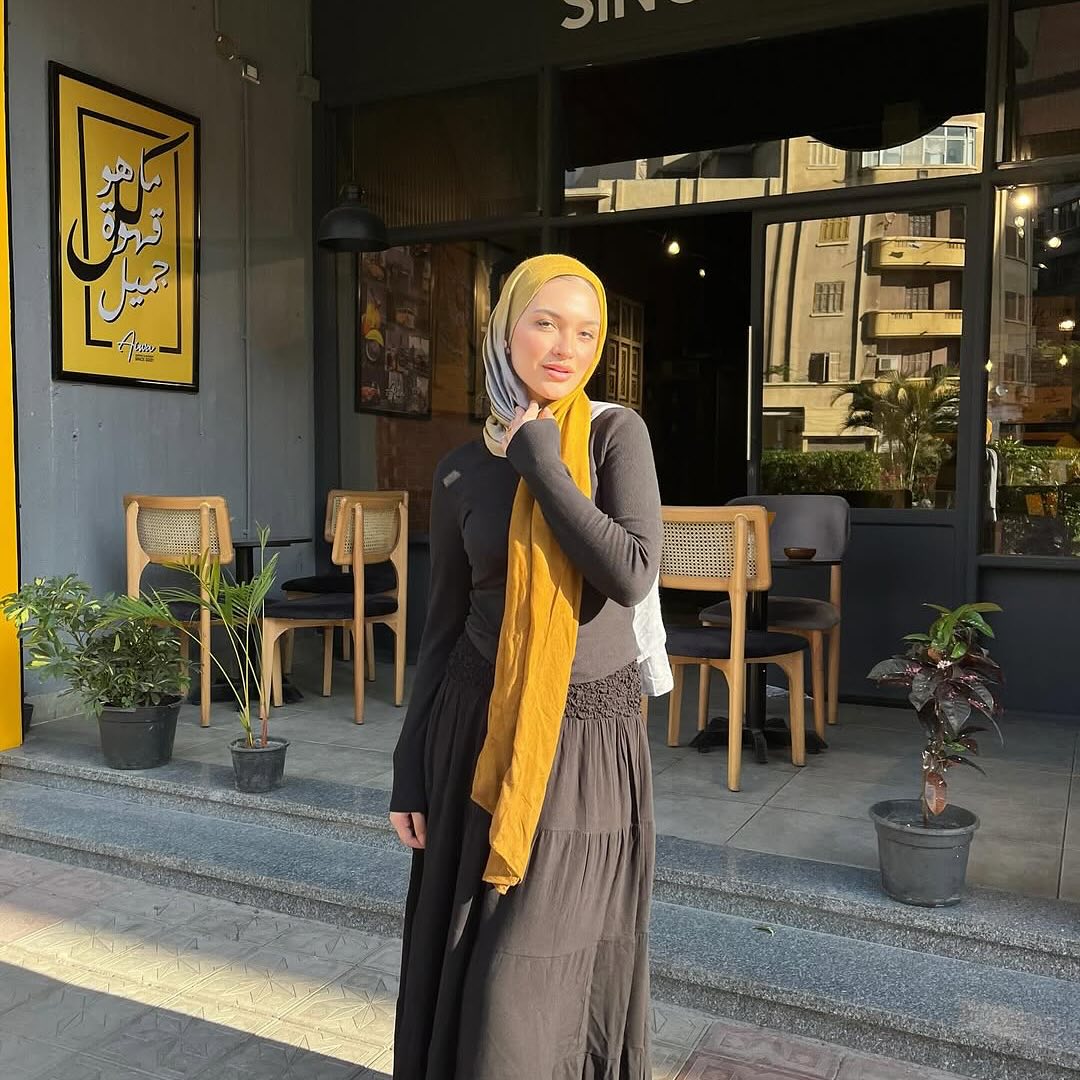 Degradee dark yellow &amp; gray